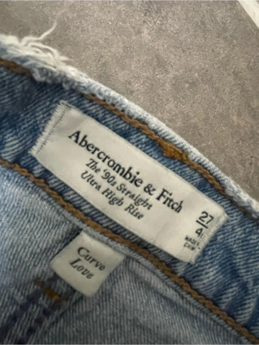 Abercrombie & Fitch Curve Love 90s Straight Ultra High Rise Jean size 27X31